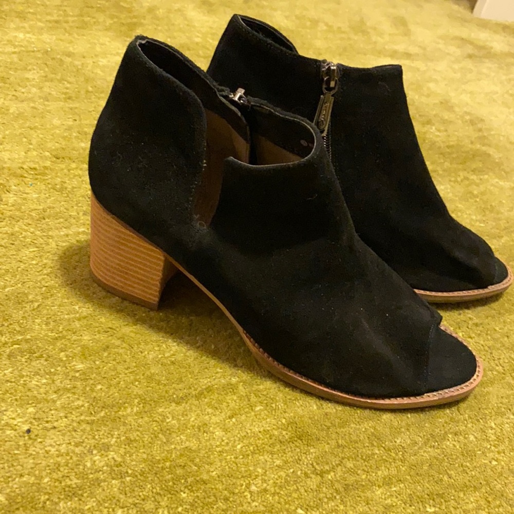 Blondo Waterproof Napa Peep Toe Blocked Bootie 9.5 Medium Black Never Worn